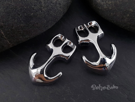 Anchor clasp clearance