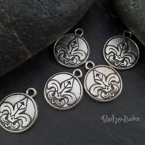 Fleur de Lis Disc Charms, Silver Fleur de Lis Charms, Mini Fleur de Lis, Fleur de Lis Necklace, Fleur de Lis Dangles, Silver Jewelry, 5 Pc