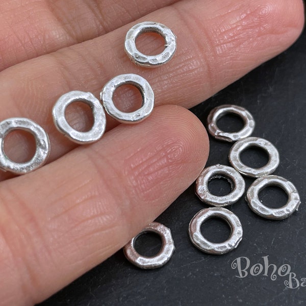 Silber Hoop Charms, Mini runde Hoops, Runde Loop Charms, Silber Heishi Perlen, Hoop Spacer Perlen, Silber Schmuck, 20 Stück