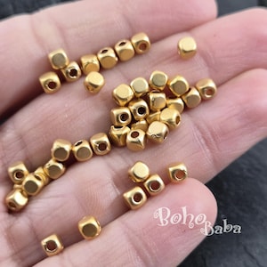 Contas cúbicas folheadas a ouro fosco, 4 mm, pequenas contas espaçadoras quadradas, 20 unidades