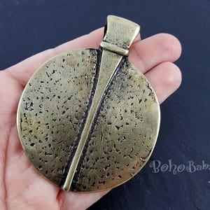 Pingente tribal grande de bronze antigo, pingente redondo grande e pesado, achados de joias de bronze étnico, 1 peça