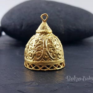 Duża złota czapka z frędzlami, rustykalna czapka z frędzlami, złote stożki z koralikami, złote czapki z koralikami, czapka z frędzlami plemiennymi