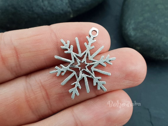 Silver Snowflake Charms, Antique Silver Plated Snowflake Pendant, Pc