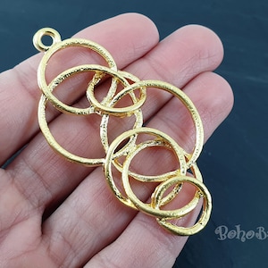 Gold Circles Pendant, Gold Hoop Pendant, Interlocking Rings, Gold, Large Loop Cluster Charm, 1pc