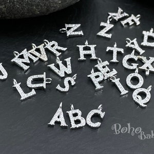 Ciondoli iniziali con pavé placcato in argento, ciondoli con lettere dell'alfabeto in zirconi cubici, ciondoli iniziali per gioielli immagine 3