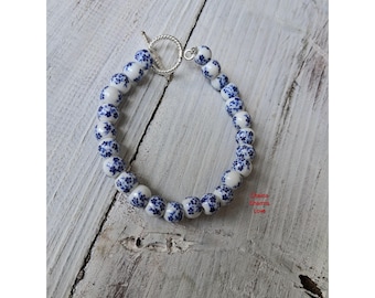 Handmade Blue Floral Beaded Bracelet – 6.5 Inch Bracelet – Porcelain Style – Delicate Everyday Jewelry – Gift for Her