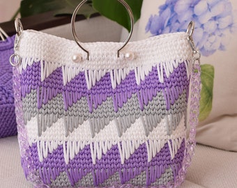 Crochet handbag with diamond pattern