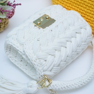 Video tutorial in English Crochet Marshmallow bag image 2