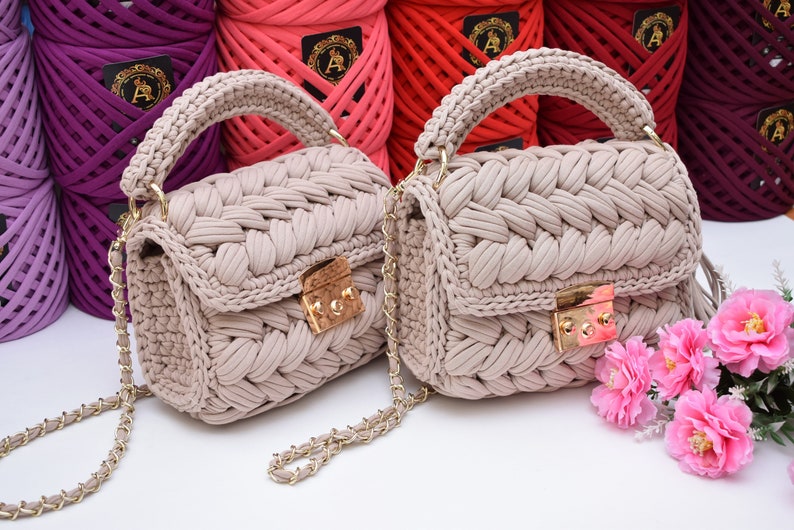 Video tutorial in English Crochet Marshmallow bag image 8