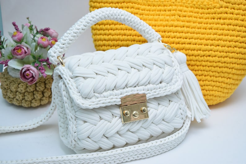 Video tutorial in English Crochet Marshmallow bag image 6