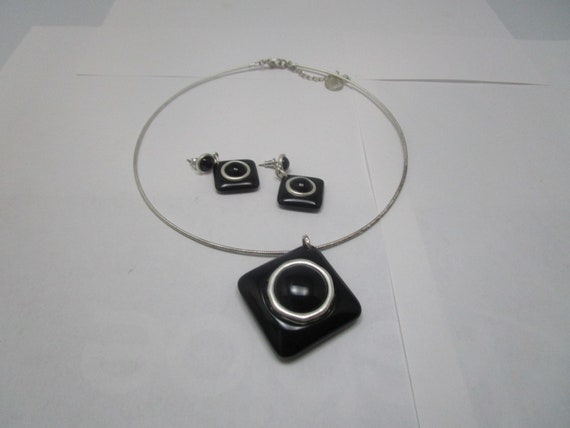 Vtg Modern Style Black & Silver Tone Necklace and… - image 1