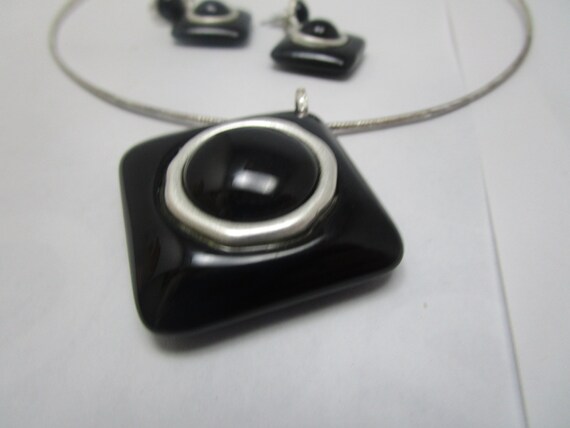Vtg Modern Style Black & Silver Tone Necklace and… - image 3