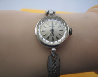 vintage ladies wittnauer wrist watch