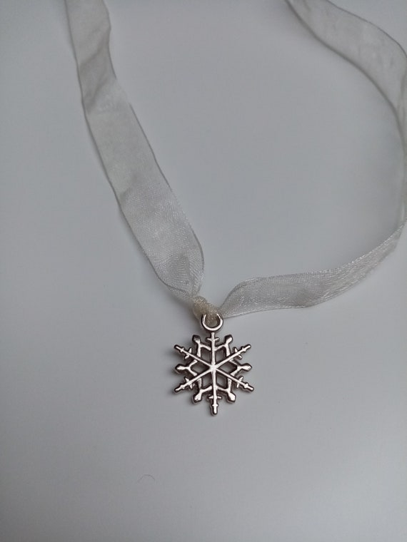 Snowflake Christmas Napkin Tie / Ring 6pk - Christmas Dinner Table Decoration