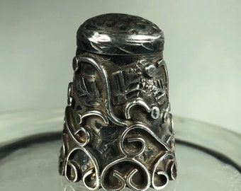 Thimble - TAXCO Mexico 925 Sterling Silver well Marked - Trailing leaves Scrolls