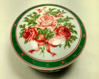 Lefton 1990 China Porcelain Trinket Ring Box w/ Lid 07674 Christmas Holly Roses