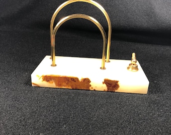 Organizador de cartas de escritorio con base de piedra de ónix blanco y marrón vintage y portalápices