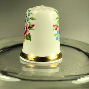 Thimble from the 1960's ROSE Bouquet on 2 sides Made in England by SANDFORD Bild 3