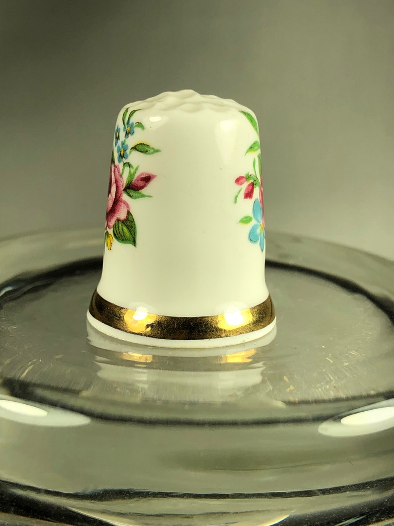 Thimble from the 1960's ROSE Bouquet on 2 sides Made in England by SANDFORD Bild 3