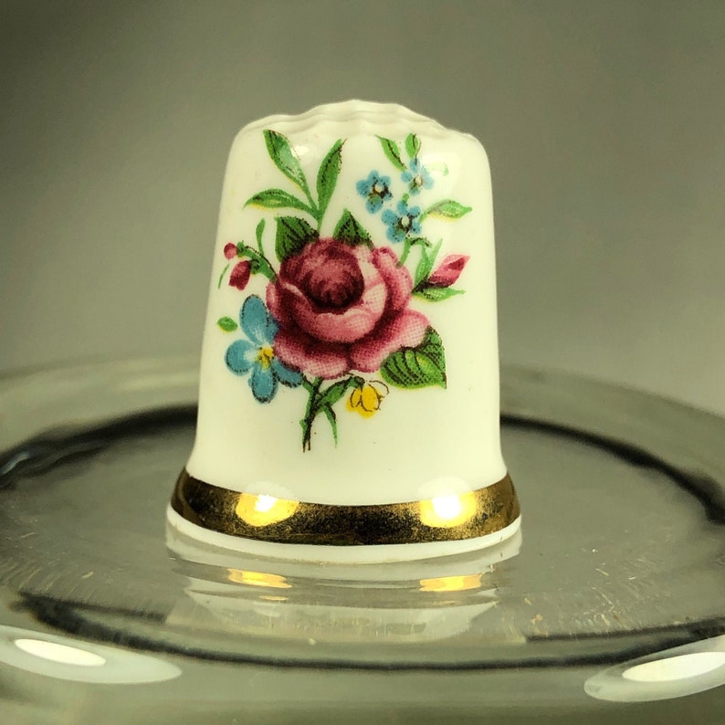 Thimble from the 1960's ROSE Bouquet on 2 sides Made in England by SANDFORD Bild 1