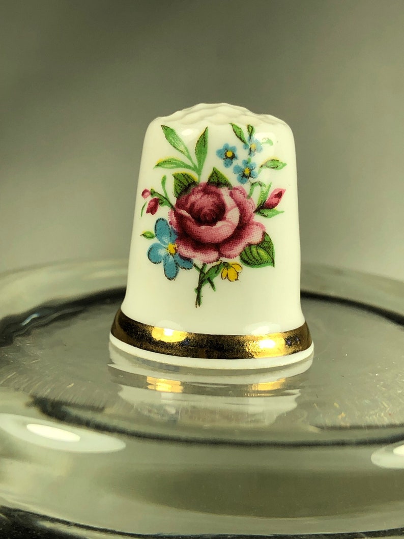 Thimble from the 1960's ROSE Bouquet on 2 sides Made in England by SANDFORD Bild 7