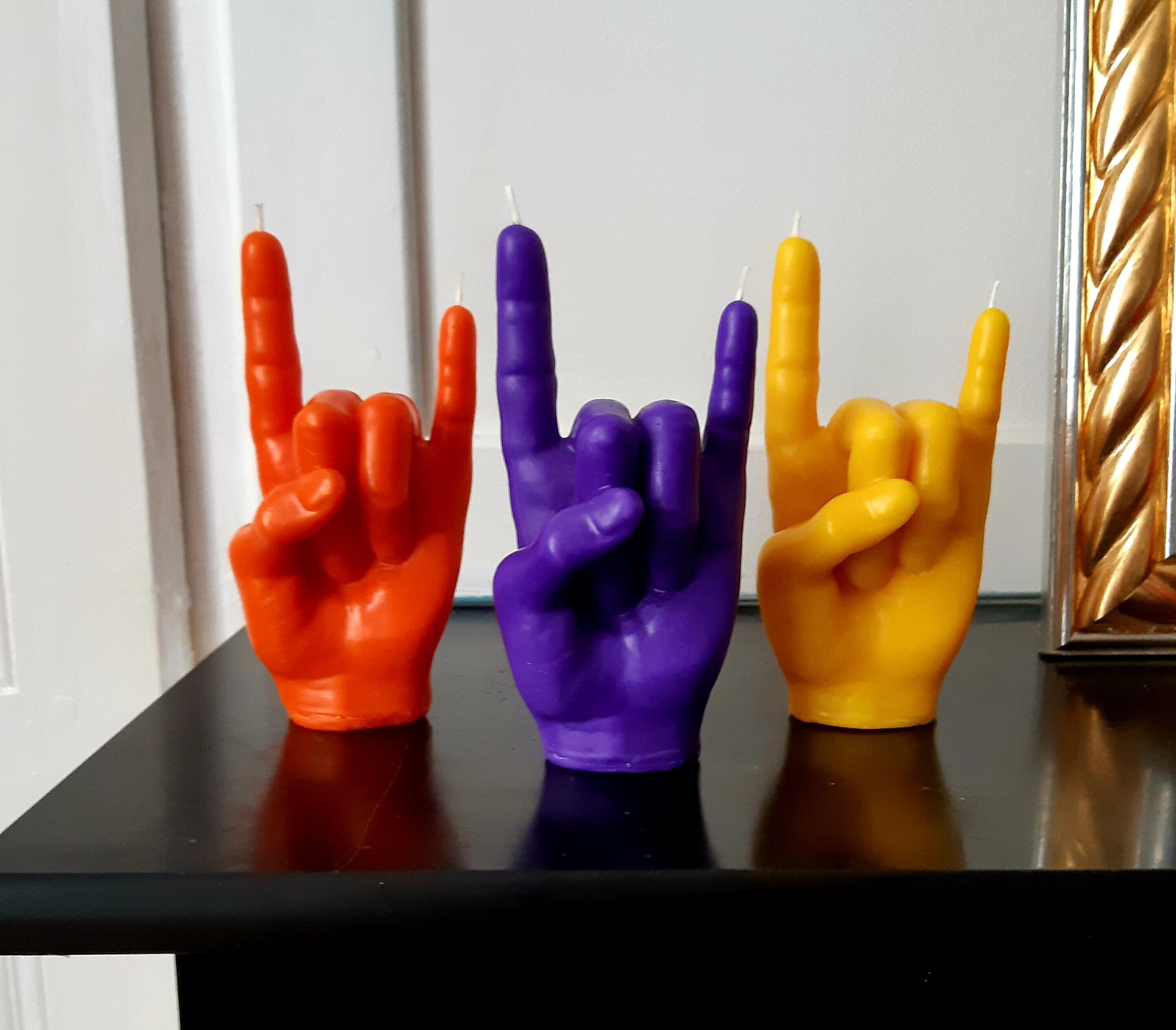 Main You Rock en Cire d'abeille - 15cm Bougie Naturelle Stylée Par Secretmélusine