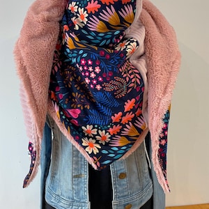 Maxi scarf, “Happy Bliss Pink+” pink and navy blue scarf lined with pink faux fur with sequins