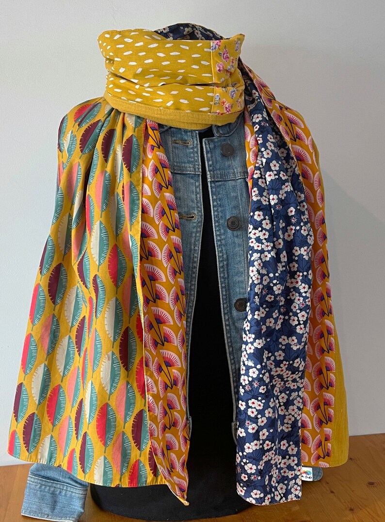 Grand foulard rectangulaire femme jaune, bleu , rose et blanc R26 image 5