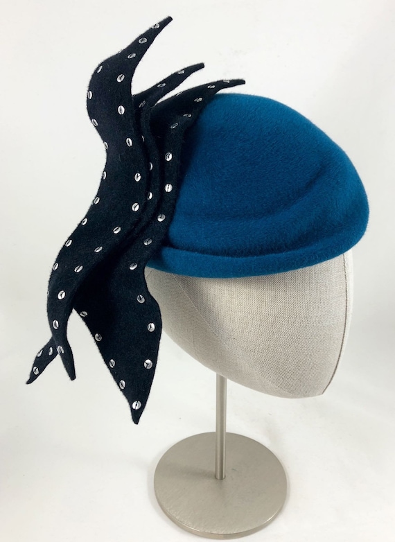 Vintage style percher in peacock blue velour felt with black felt "wings" and silver ring embellishment