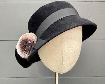 Vintage 90s Black Cloche Hat – Soft Minimalist Retro Bucket  display picture 3