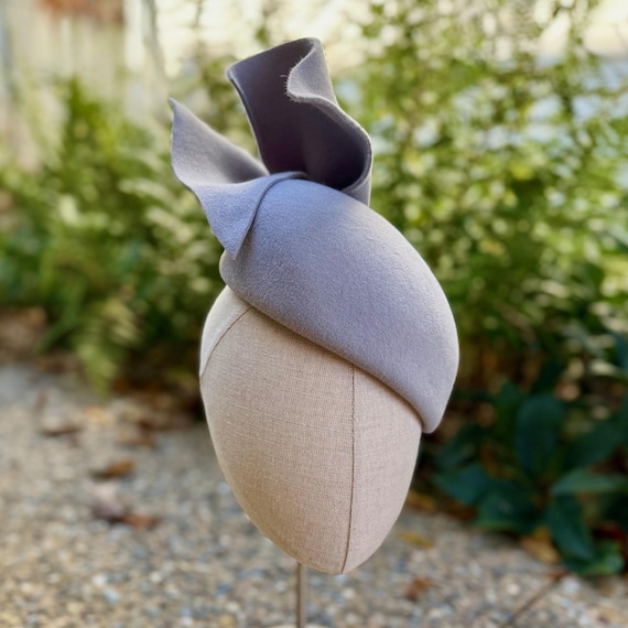 Pale grey velour felt perching beret with self "ribbon tails" trim