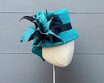 Vintage 50’s 60’s Black Velvet Fascinator Derby Hat Feather, Rhinestone Details 1950s Black Velvet Fascinator Hat With Rhinestones - Etsy main image 4