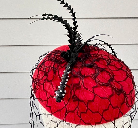ELEGANT 1950s\' BLACK VELOUR FELT COCKTAIL HAT WITH RED FEATHER TRIM 1950s Black Velvet Cocktail Hat | Red Trim Fascinator - Etsy main image 4