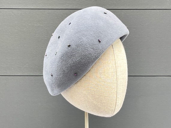 Light gray velour felt beret with iridescent hematite bugle beads