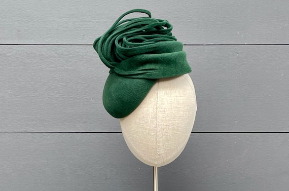 Forest green velour felt button percher with cut-on looped fringe trim