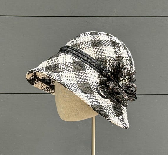 Black and white open weave toyo straw cloche with straw braid flower