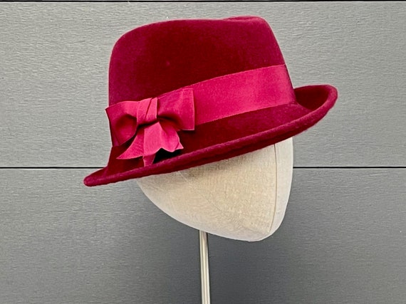 Cranberry velour felt women's fedora with ribbon band and bow