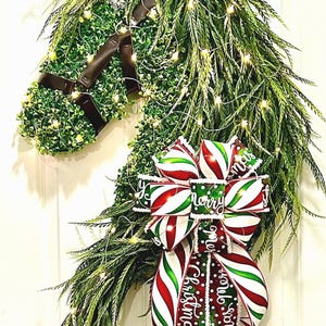 Christmas Horse Head wreath, Lighted Holiday Horse Wreath, Gift for Equestrian Lovers, Xmas Lighted Horse Wreath, Christmas Horse Decor,