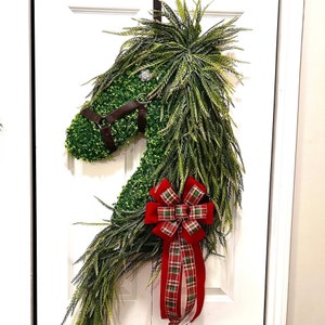 Christmas Red Plaid Horse Wreath, Christmas Horse Wreath, Xmas Horse Head Wreath, Gift for Horse Lovers, Gift for Equine Lovers,