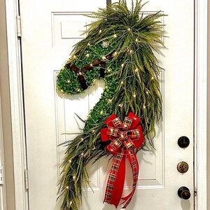 Christmas Horse Head wreath, Lighted Holiday Horse Wreath, Gift for Equestrian Lovers, Xmas Lighted Horse Wreath, Christmas Horse Decor,