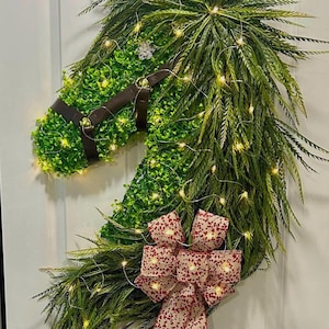 Christmas Horse Head wreath, Lighted Holiday Horse Wreath, Gift for Equestrian Lovers, Xmas Lighted Horse Wreath, Christmas Horse Decor,
