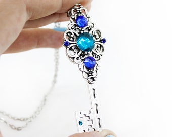 Skeleton key necklace Fantasy key Steampunk key jewelry Dainty key jewelry Antique key necklace Cosplay costume necklace Sympathy pendant