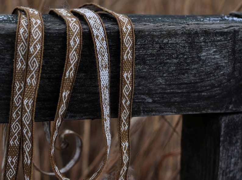 Dragons tablet woven band