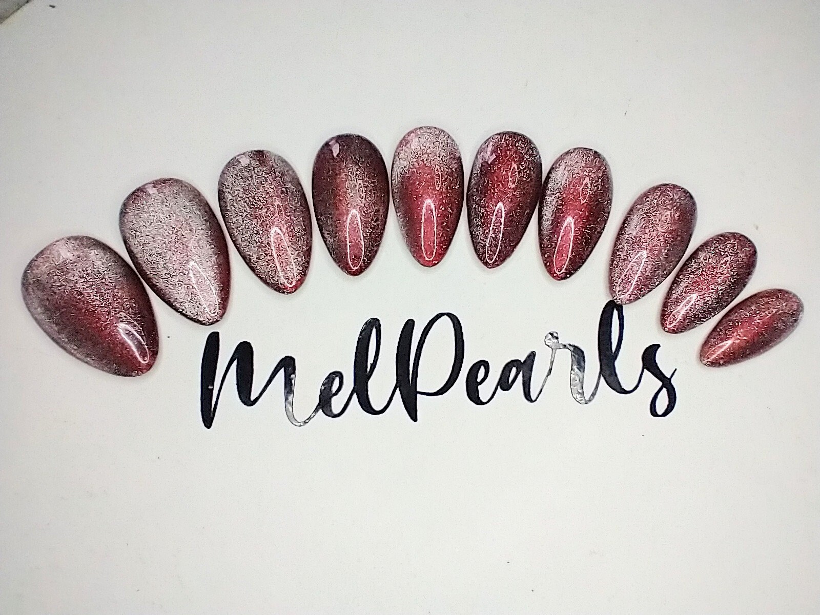 Red cat eye press on nails/ Uñas postisas