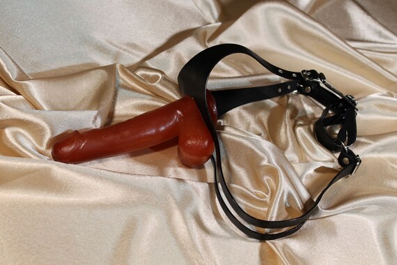 Voyeur cam blogspot Harness hanna strapon dildo