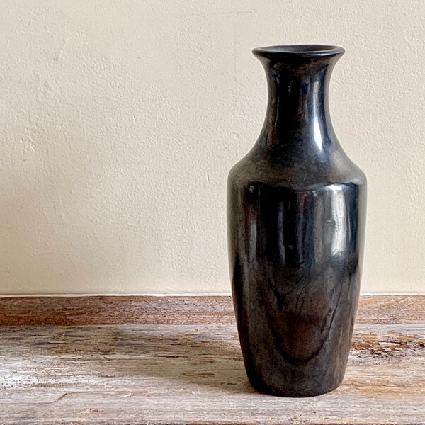 Vintage Oaxaca Mexico black pottery vase, Oaxacan black pottery vase Mexico, Mexican black pottery vase, black pottery vase, Mexico vase