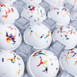 Light Show Bath Bomb: Sweet Scent, Hidden Light Surprise and Colors inside image 10