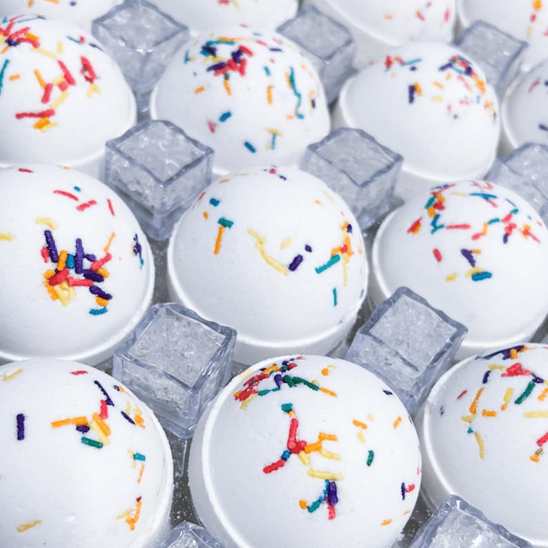 Light Show Bath Bomb: Sweet Scent, Hidden Light Surprise and Colors inside image 10