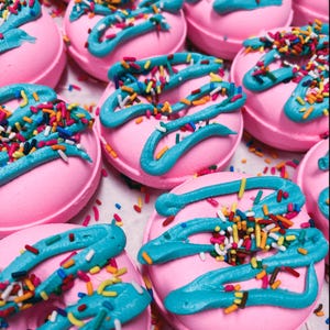 Hello Sugar Donut Bath Bomb - Bath Bombs Handmade in the USA with Natural Ingredients for Sensitive Skin.