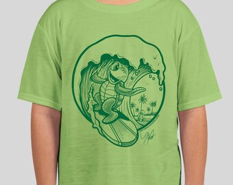 Surfing Turtle One Color Youth T-Shirt, Tortue, Surf, Plage, Océan, Vague